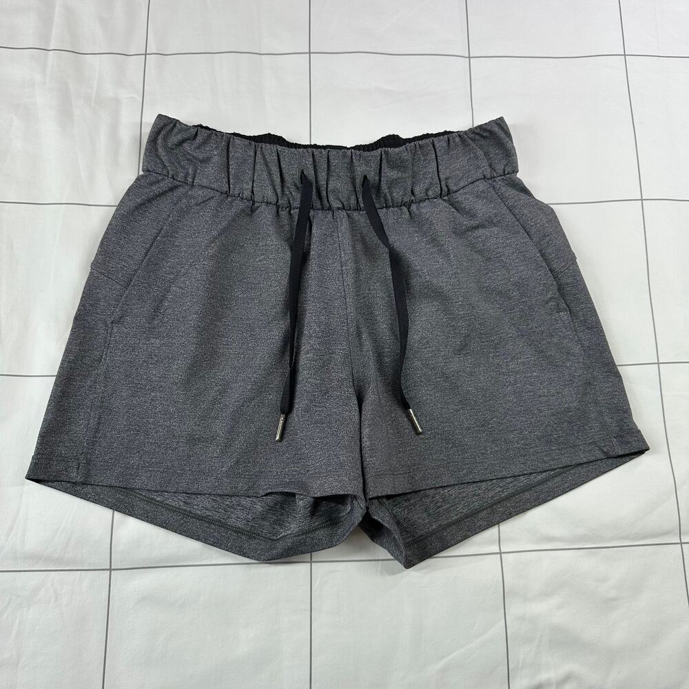 Lululemon Shorts Womens 4 Gray On The Fly 2.5" Heathered Black Travel Casual Gym